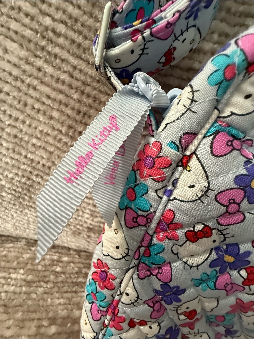 Vera Bradley HELLO KITTY BOWS SM Crossbody Bag - Shoulder Purse EUC - Picture 3 of 6